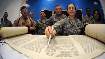 Woman torah